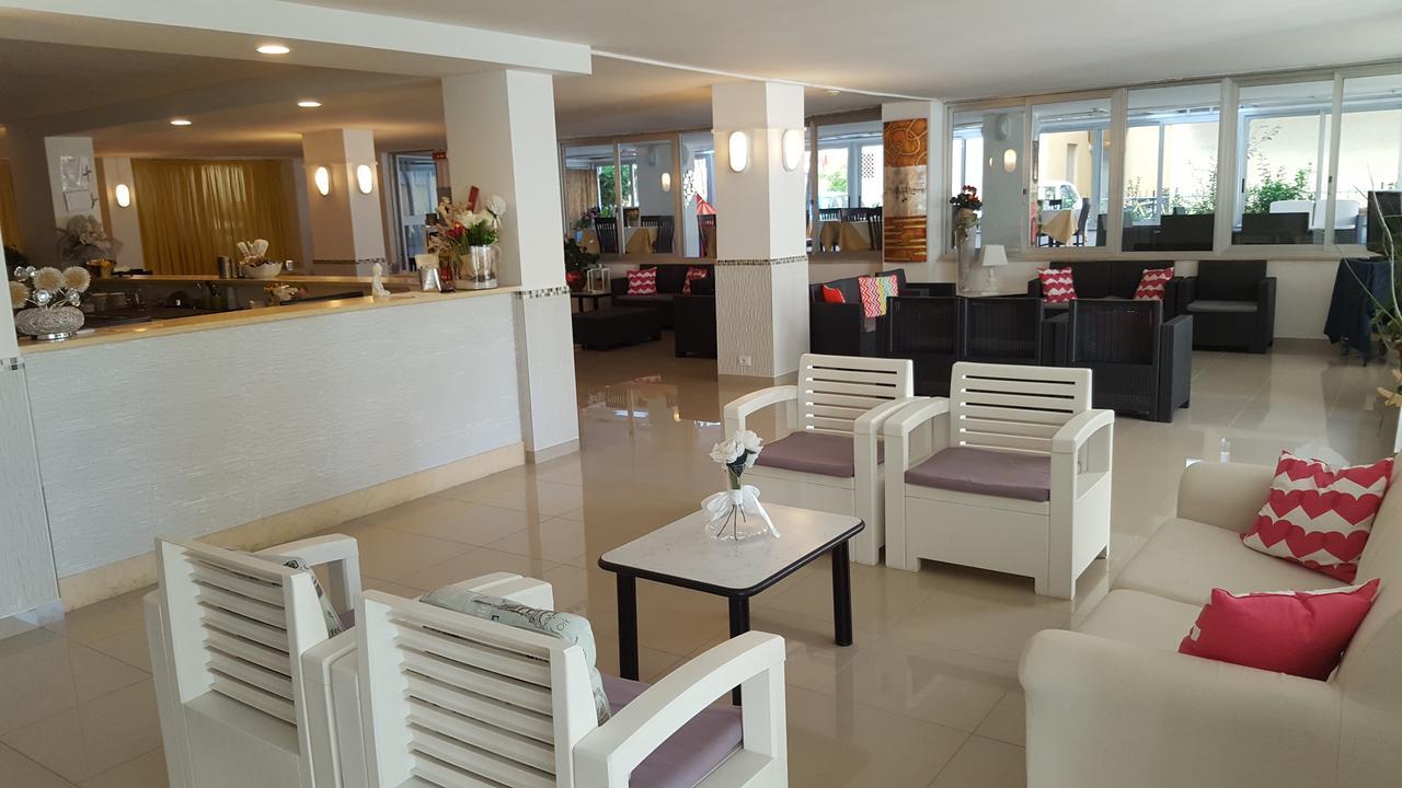 Hotel Raffaello Cesenatico Esterno foto