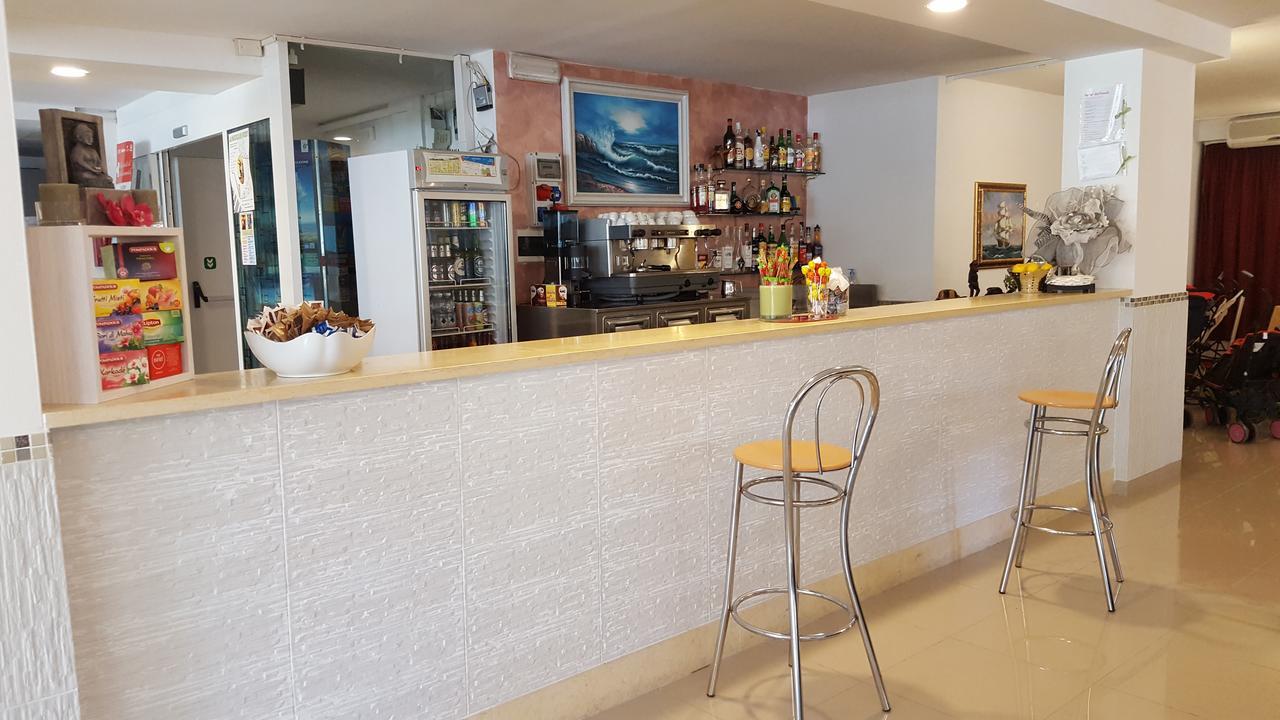 Hotel Raffaello Cesenatico Esterno foto