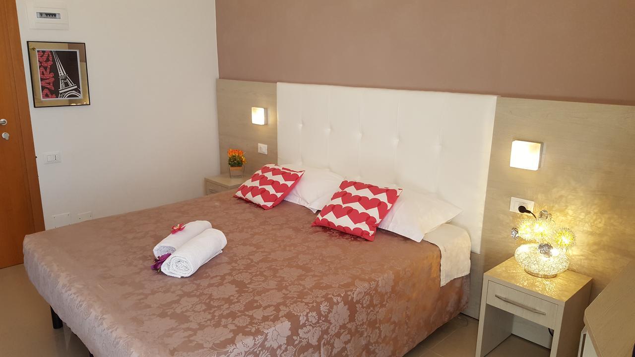 Hotel Raffaello Cesenatico Esterno foto
