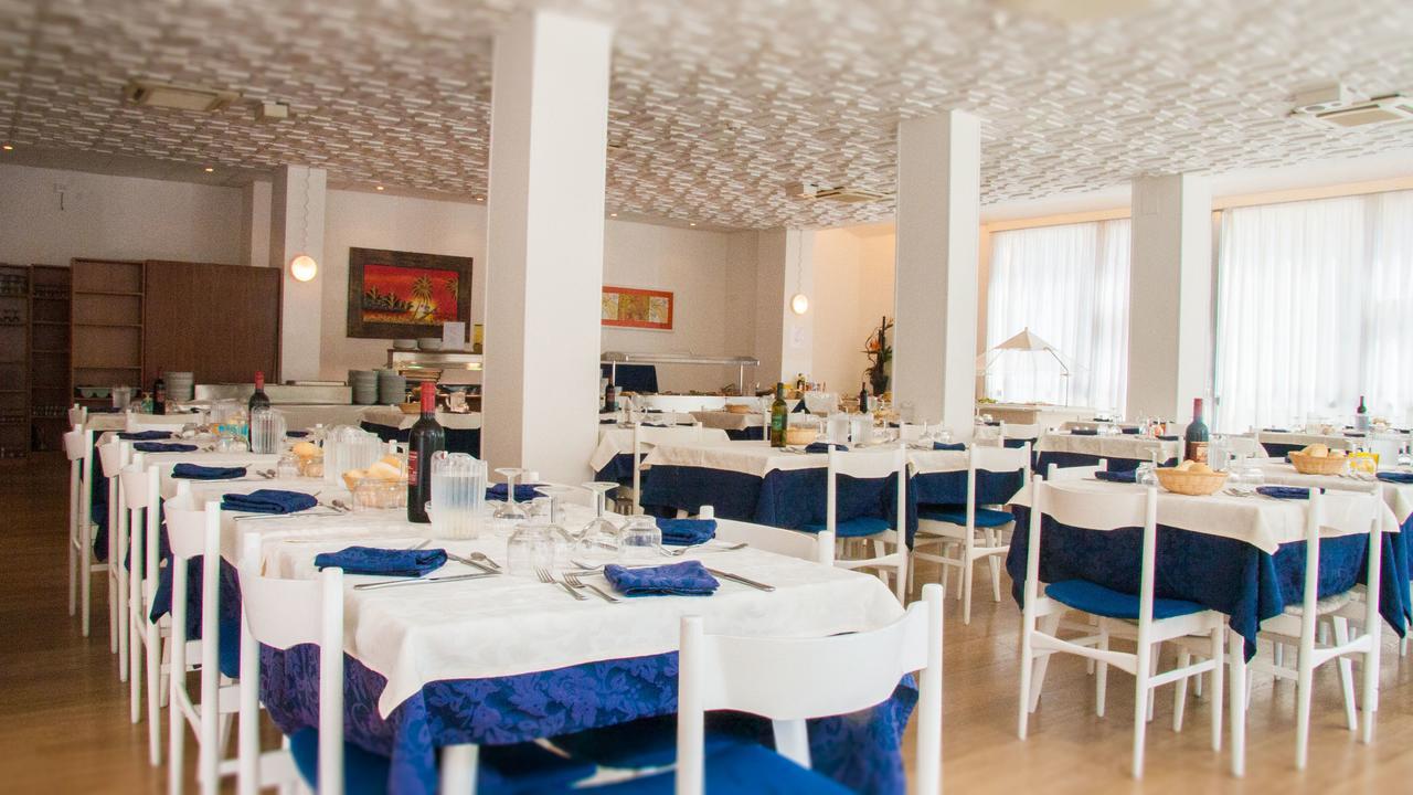 Hotel Raffaello Cesenatico Esterno foto